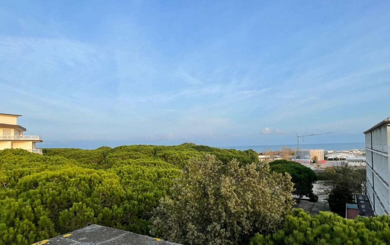 Hotel Pine Beach Rosolina Mare Exterior foto