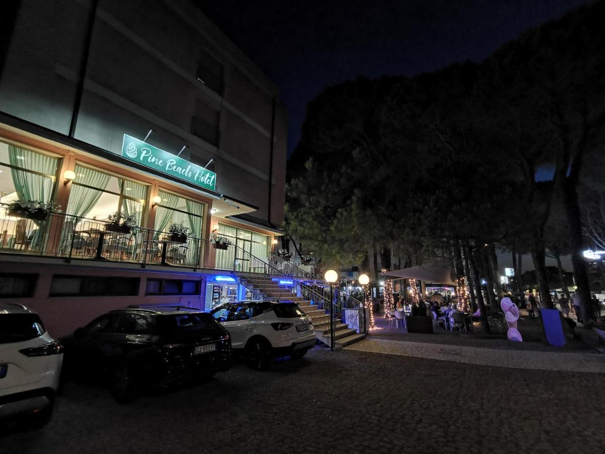 Hotel Pine Beach Rosolina Mare Exterior foto