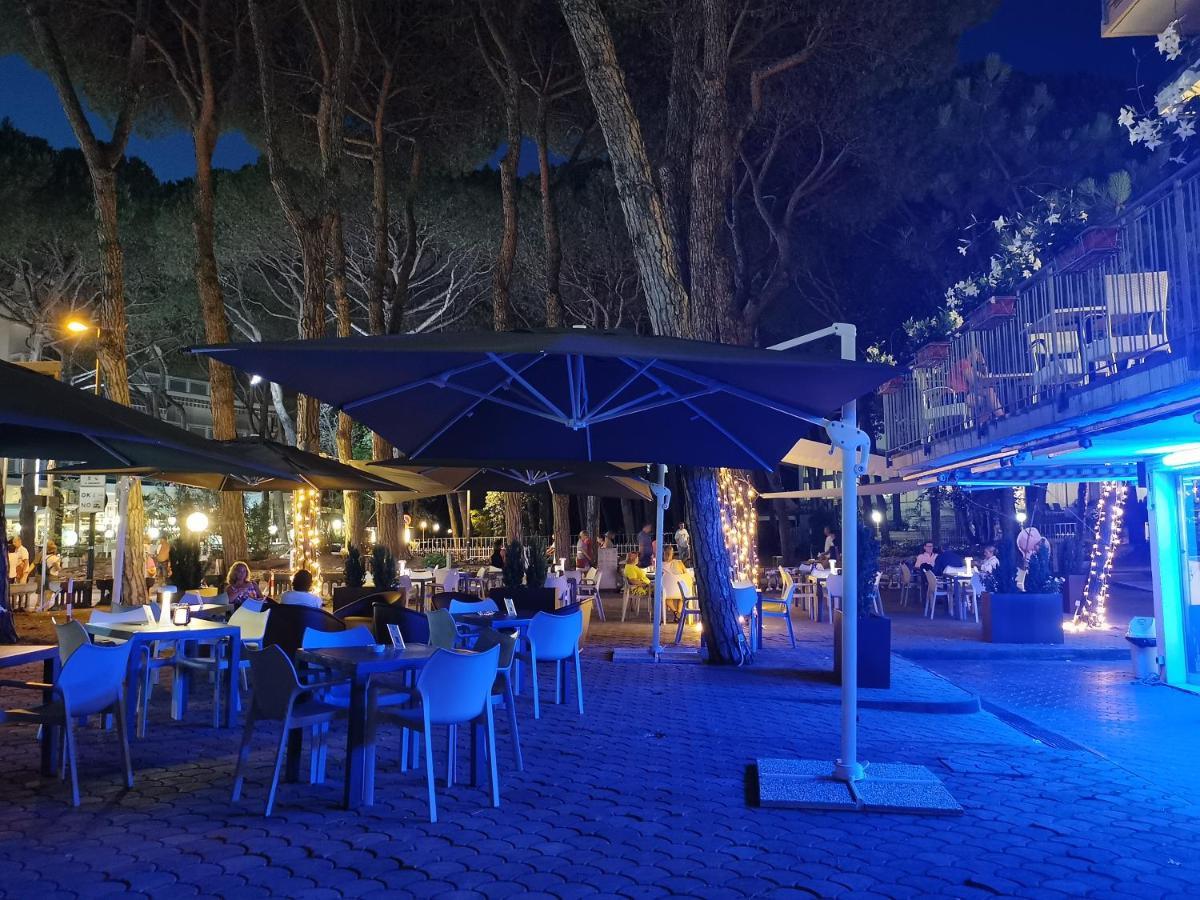 Hotel Pine Beach Rosolina Mare Exterior foto