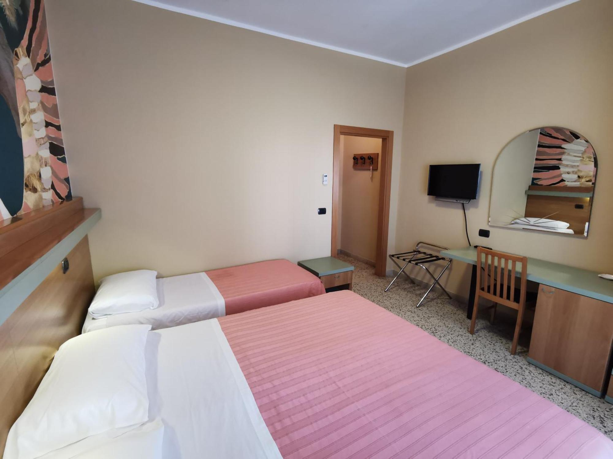 Hotel Pine Beach Rosolina Mare Exterior foto