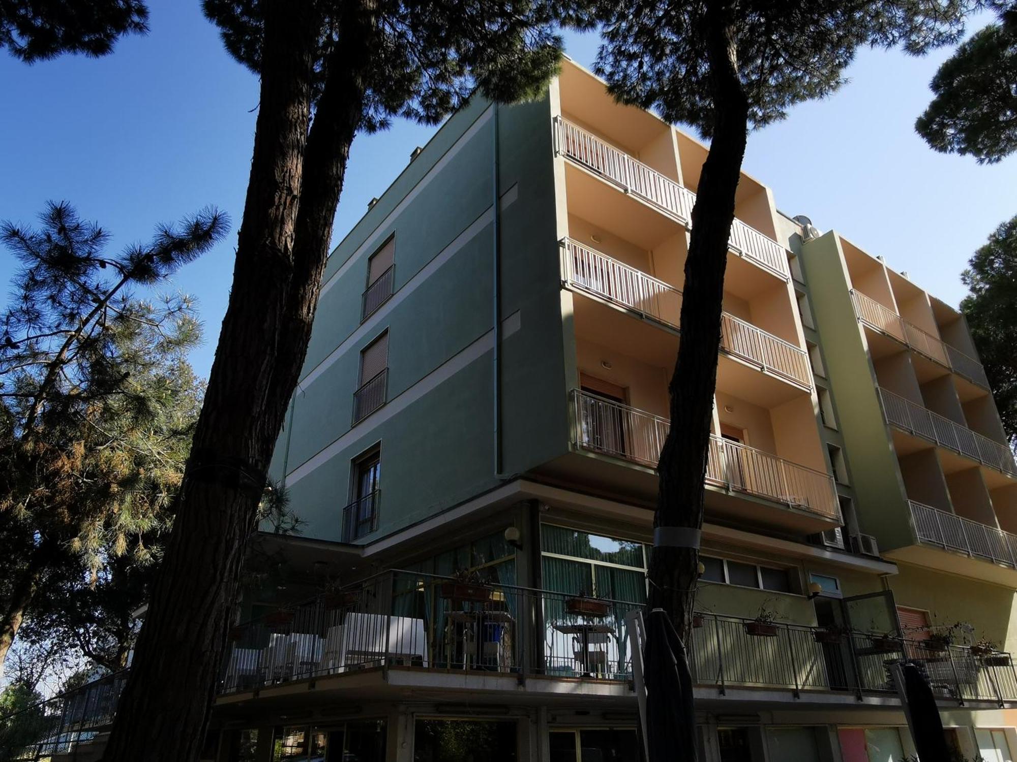 Hotel Pine Beach Rosolina Mare Exterior foto